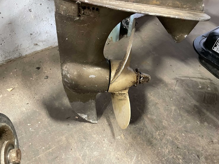 #8522-•-clinton-engine-outboard-motor-(cw)-image-5