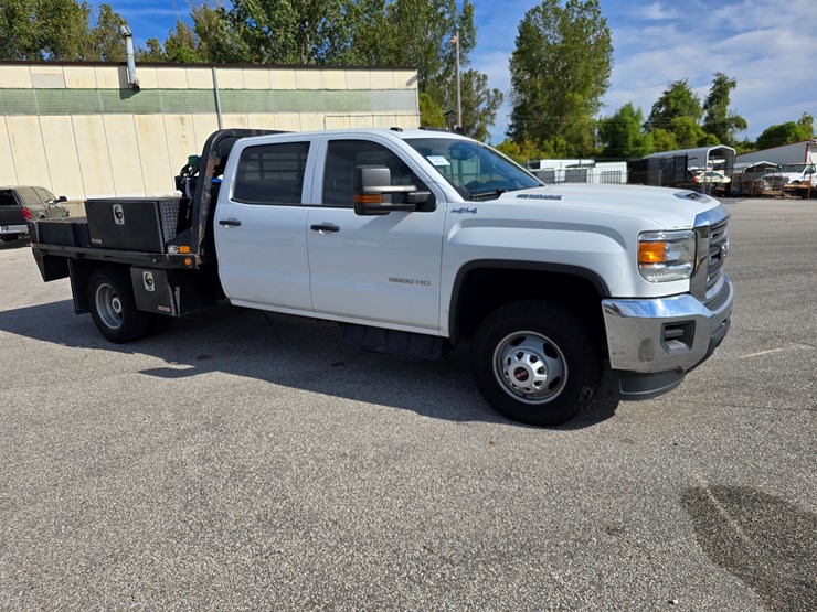 2017-gmc-sierra-3500-image-33