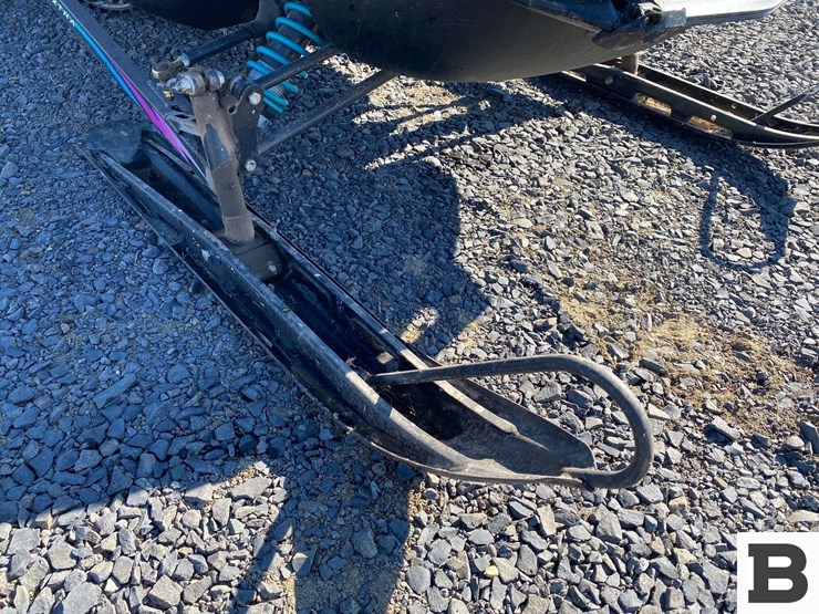 1998-polaris-indy-trail-touring-snowmobile-image-6