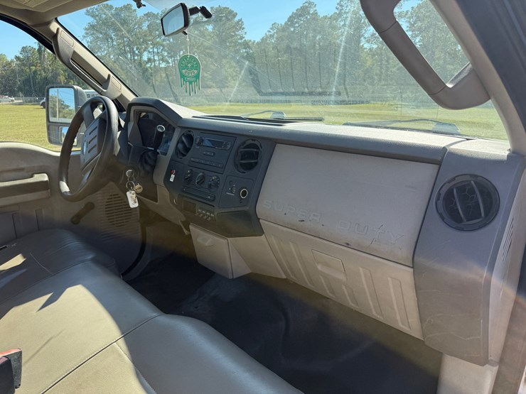 2008-ford-f550-image-26