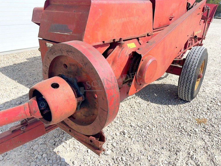 new-holland-275-image-14