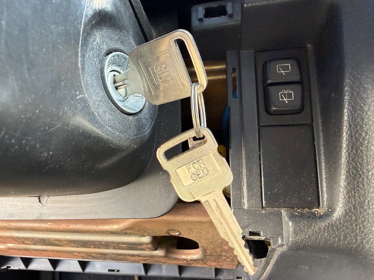 #37-•-#265-•-1996-geo-tracker-multipurpose-vehicle-(mpv)-image-23