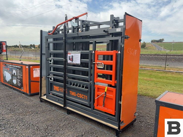 tmg-tmg-csc11-10’-cattle-squeeze-chute-with-weight-scale-image-2