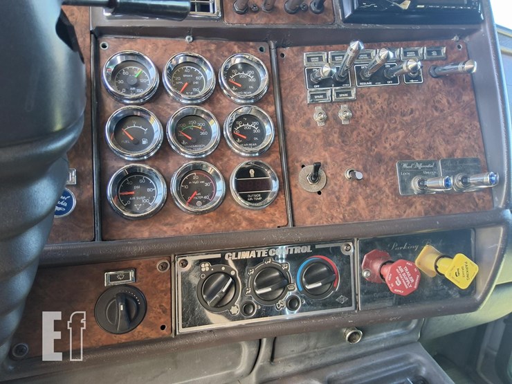 2005-kenworth-w900-image-21