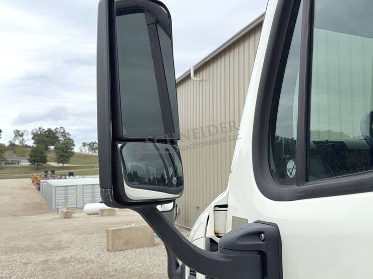 2012-freightliner-cascadia-113-image-100