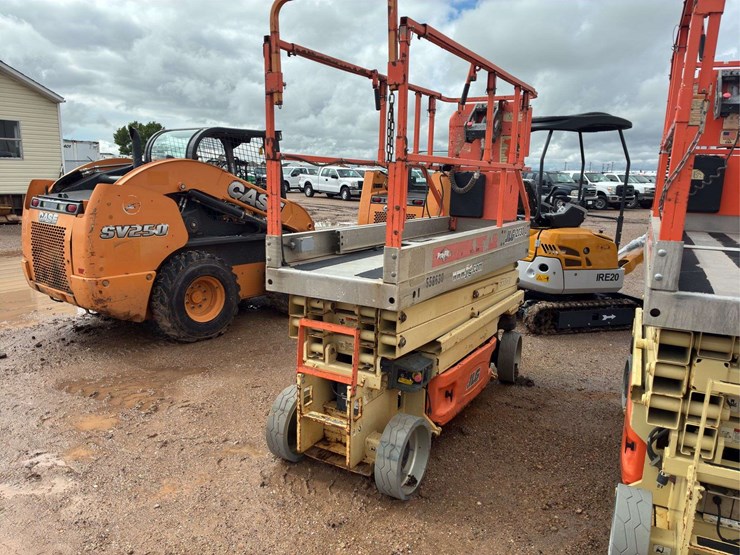 2005-jlg-2030es-image-3