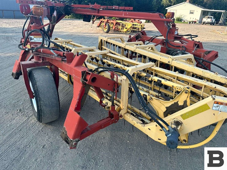 new-holland-216-image-14