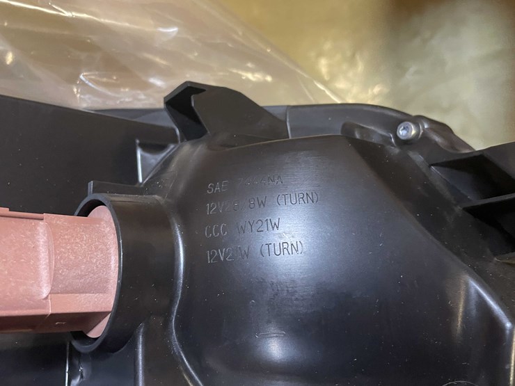 #8606-•-lincoln-suv-headlights-(pr12)-image-4