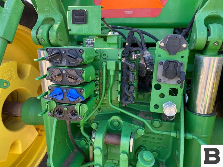 2011-john-deere-8285-tractor-image-29