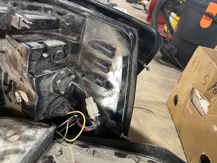 #8633-•-automotive-headlights-&-tailgate-(pr11)-image-9