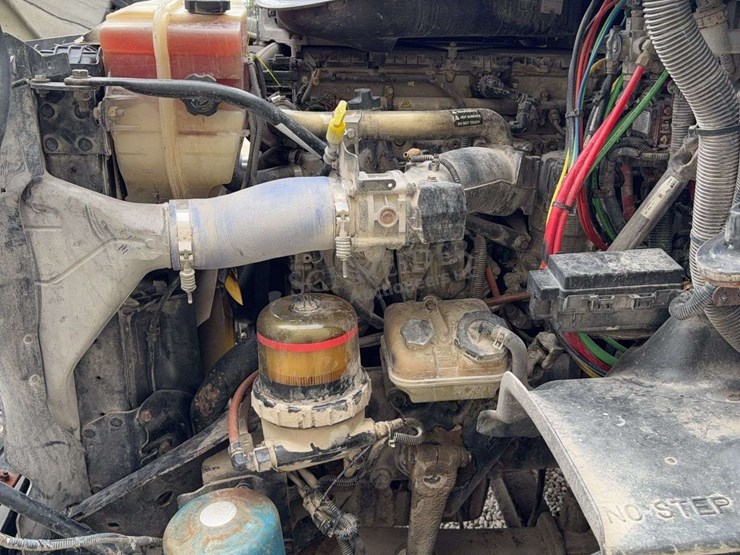 2012-freightliner-cascadia-113-image-47