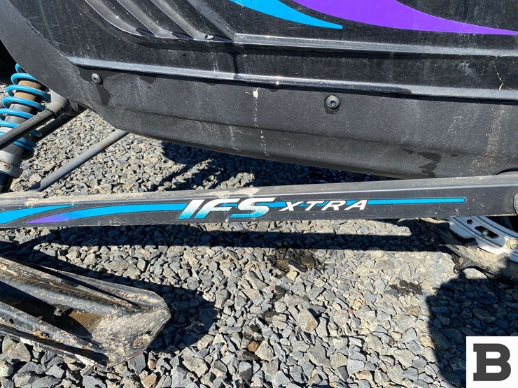 1998-polaris-indy-trail-touring-xlt-snowmobile-image-10