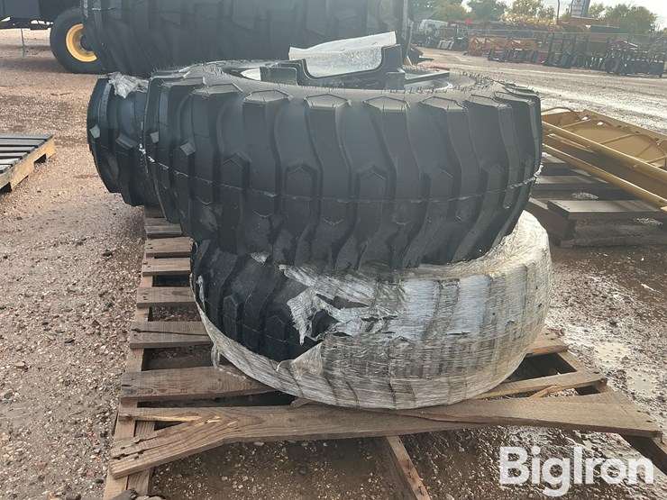 titan-contractor-fwd-12-16.5nhs-tractor-tires-w/brackets-image-6