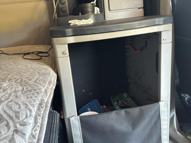 2023-peterbilt-579-image-71