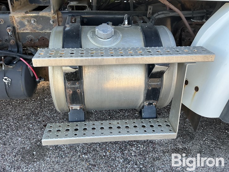 2005-sterling-lt7500-image-10