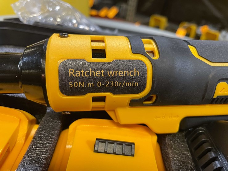 #8539-•-dewalt-compatible-cordless-ratchet-wrench,-batteries,-charger-and-case-(pr13)-image-5