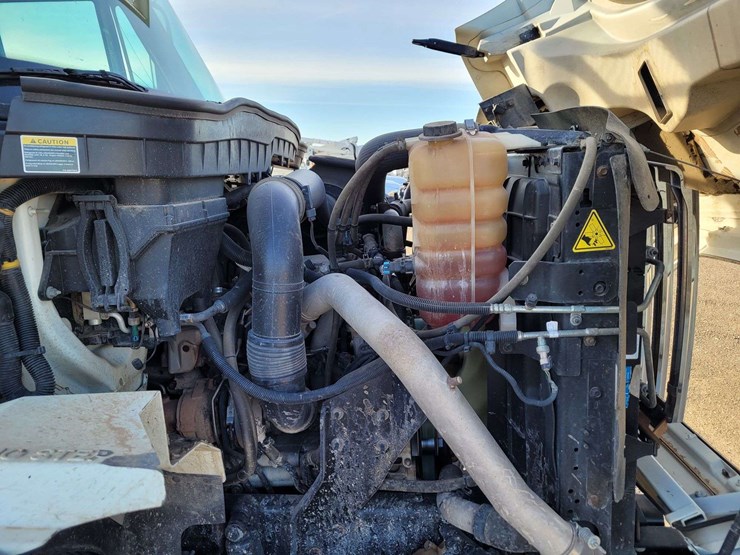 2013-international-harvester-sx525-truck-bucket-truck-image-18