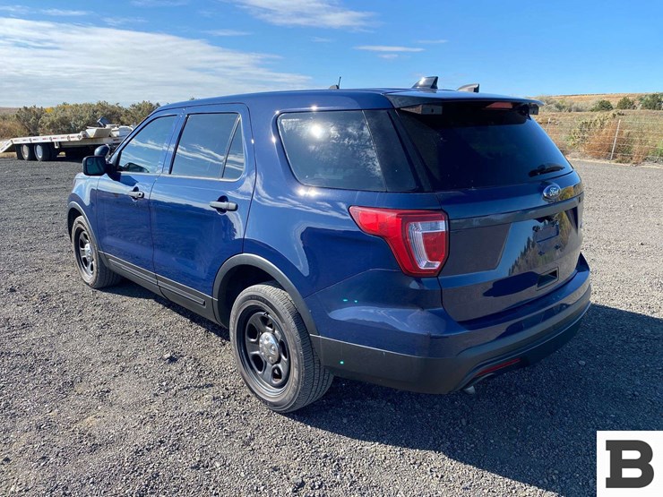 2017-ford-explorer-image-3