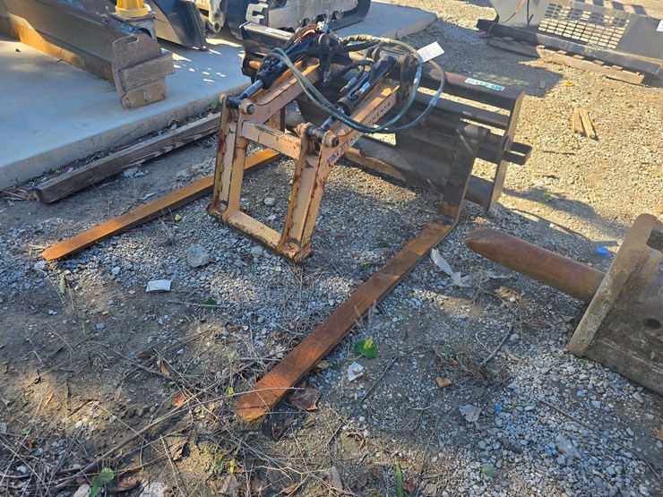 #22360-•-talet-attachment-grapple-skid-steer-forks-image-1