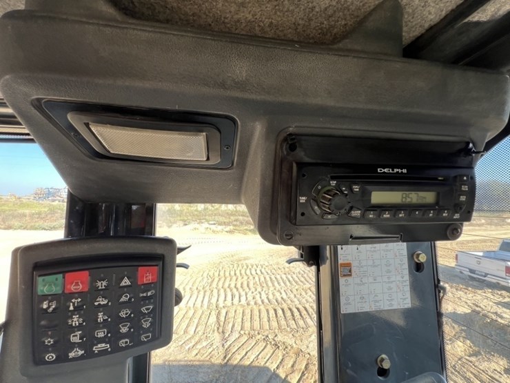 2011-deere-772gp-image-58