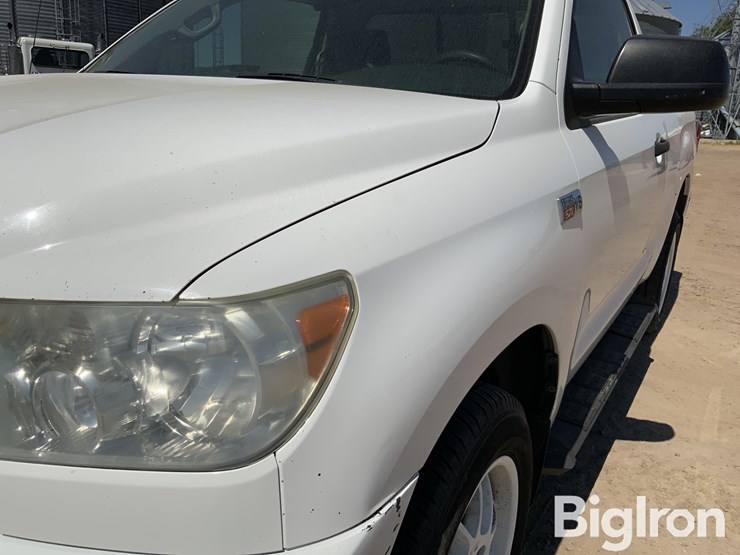 2013-toyota-tundra-sr5-image-14