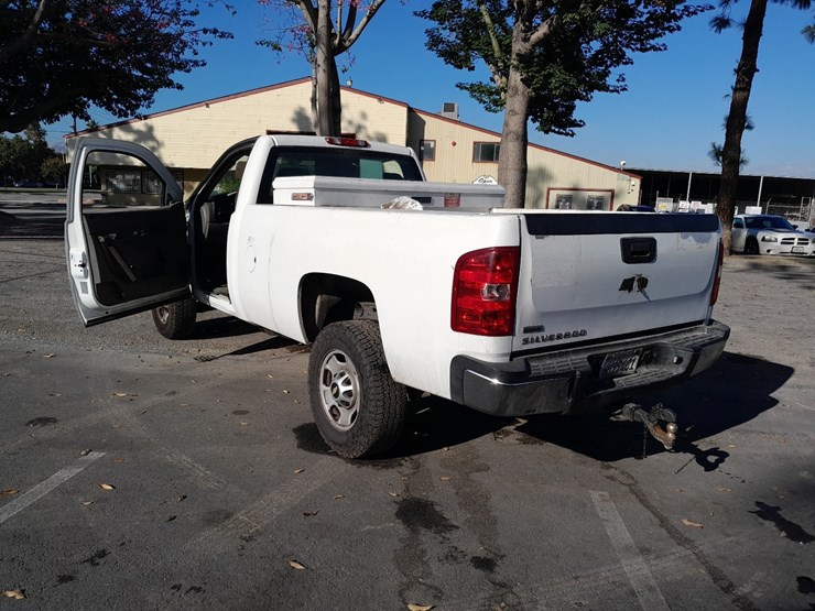 2012-chevrolet-silverado-2500hd-image-3