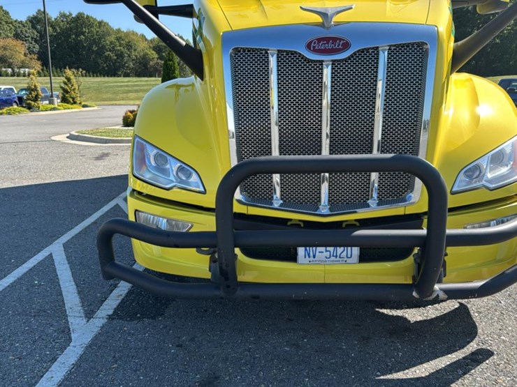 2023-peterbilt-579-image-27