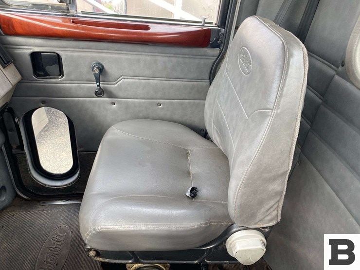 2002-peterbilt-330-image-52