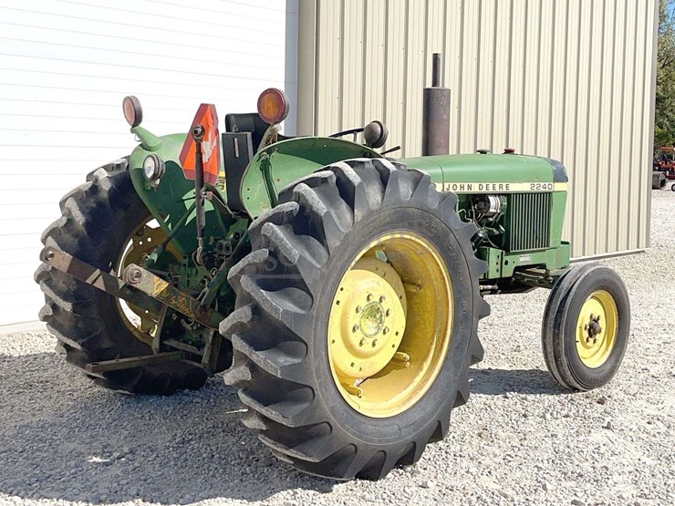 john-deere-2240-image-5