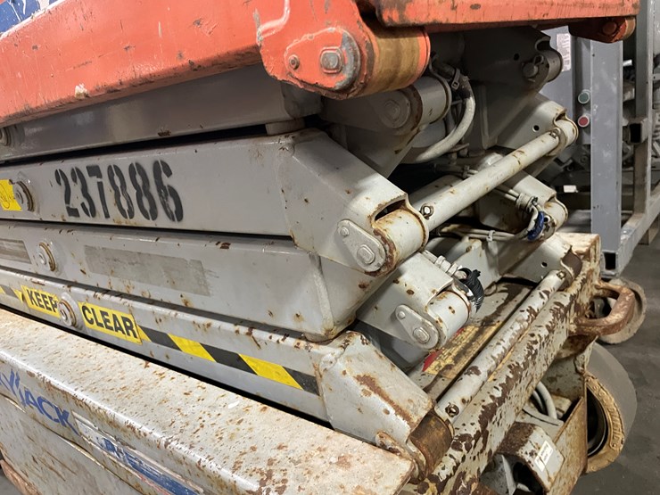 #1382-•-19'-scissor-lift-(f)-image-17