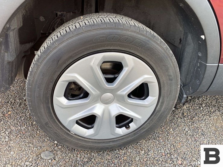 2016-ford-explorer-image-15