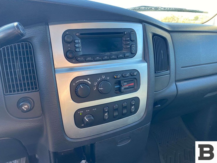 2004-dodge-ram-3500-image-32