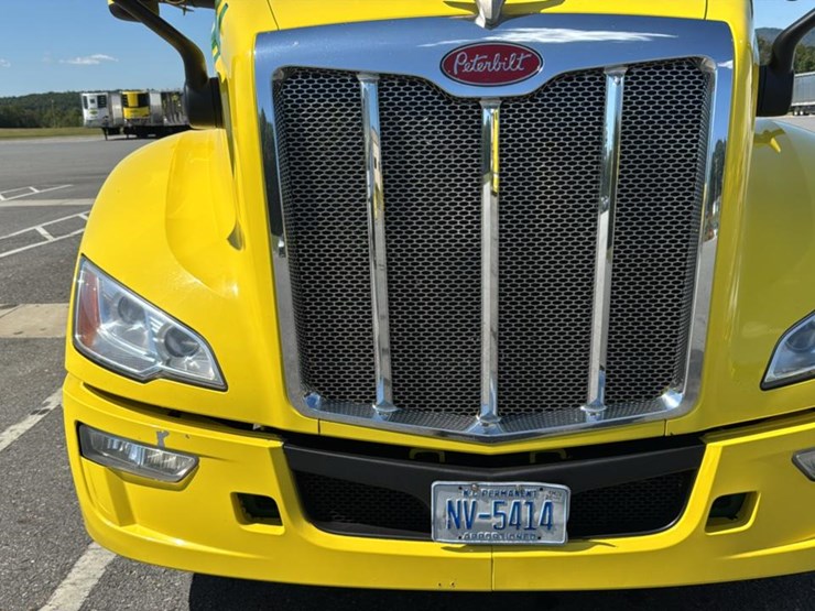2023-peterbilt-579-image-16