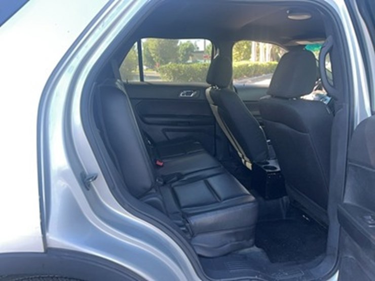 2015-ford-explorer-image-6