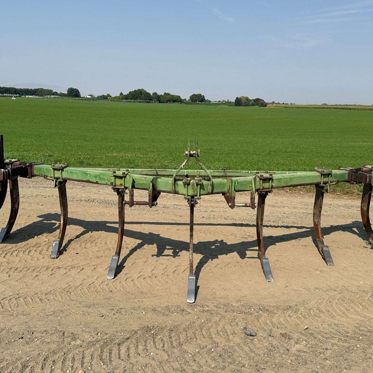 John Deere 900 7 Shank Ripper