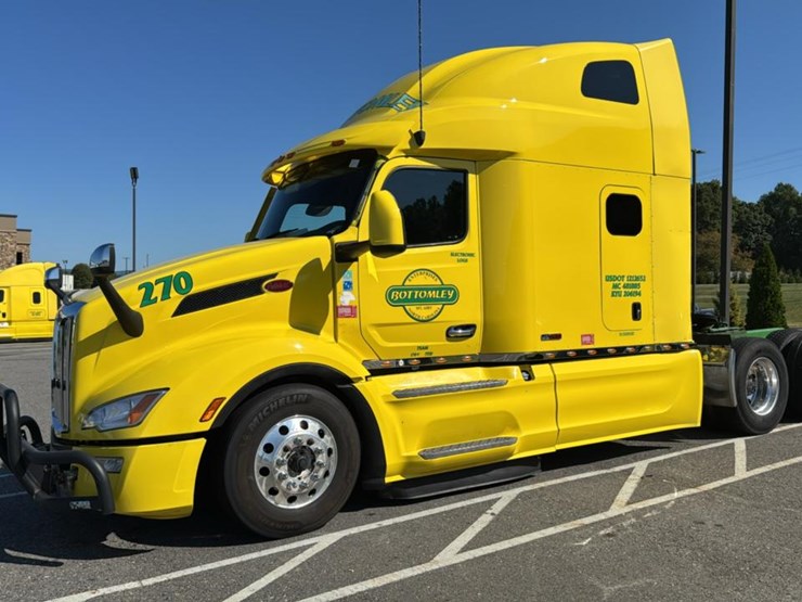 2023-peterbilt-579-image-1