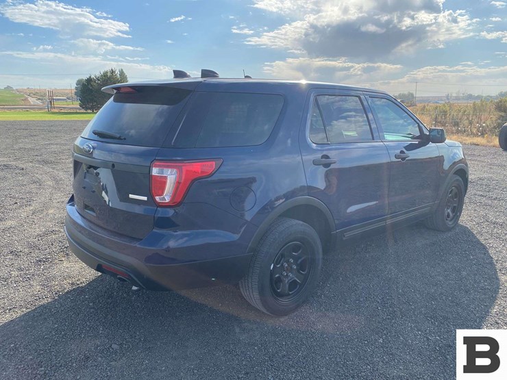 2016-ford-explorer-image-6