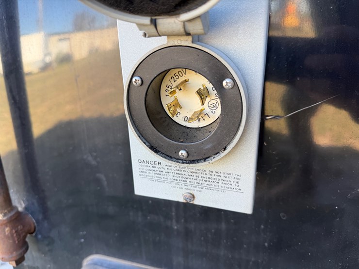 #17-•-#100a-•-food-trailer-image-18