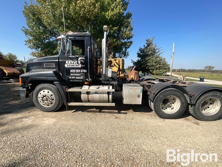 1993-mack-ch613-image-8