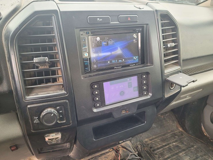 2017-ford-f150-xl-image-10