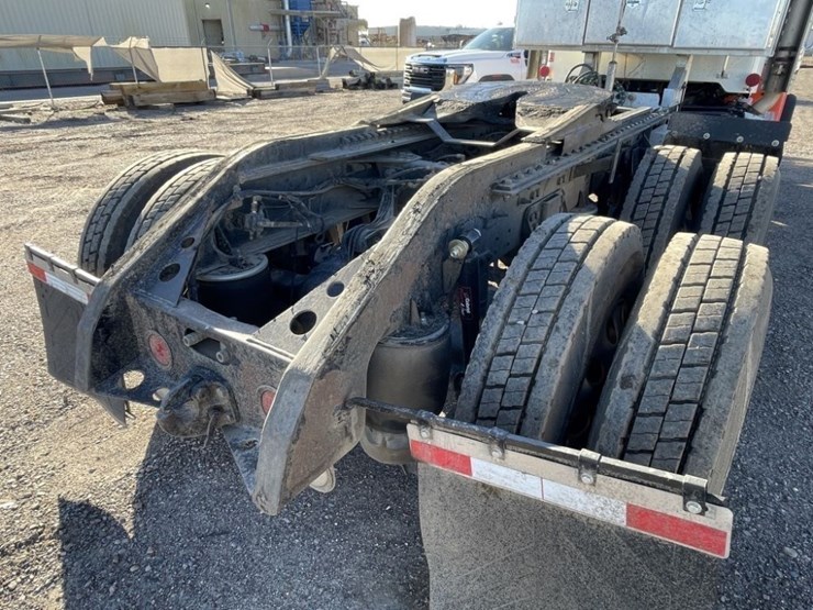 2018-peterbilt-367-image-22