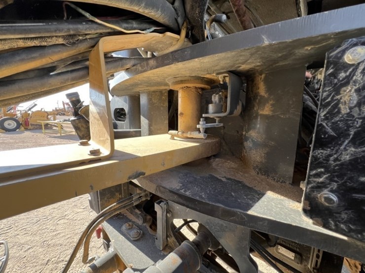 2016-challenger-mt965e-image-25