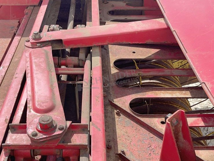 new-holland-275-image-26