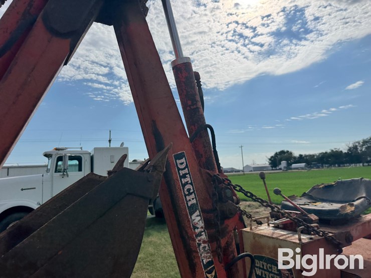 ditch-witch-r40-image-10