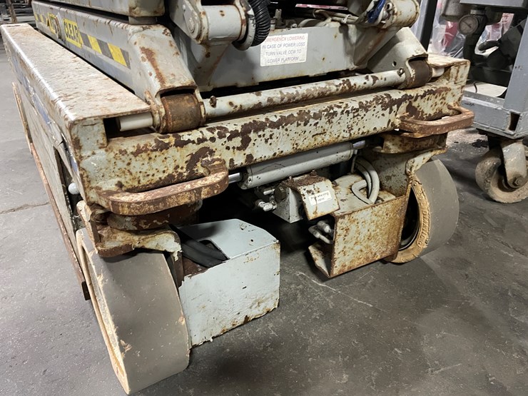 #1382-•-19'-scissor-lift-(f)-image-18