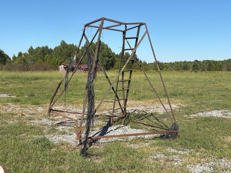 #157-•-metal-stand-with-ladder-image-1