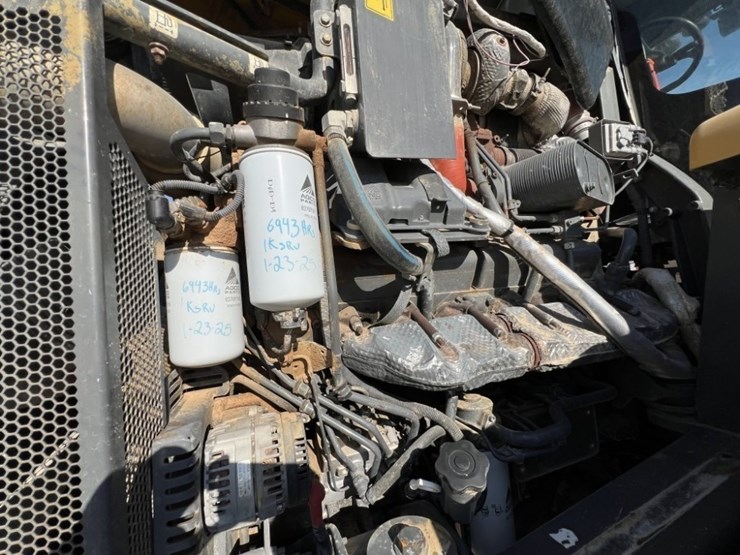 2016-challenger-mt965e-image-36