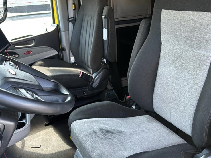 2023-peterbilt-579-image-49