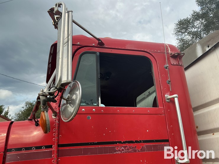 1994-freightliner-fld120-image-15