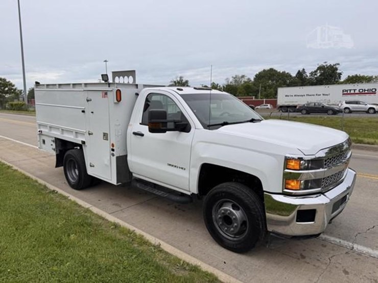 2019-chevrolet-3500hd-image-1